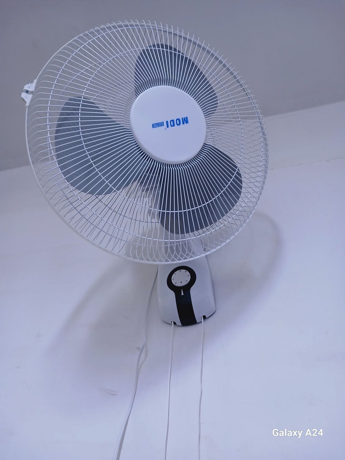 MODI 16 Inch Wall Fan - Image 3